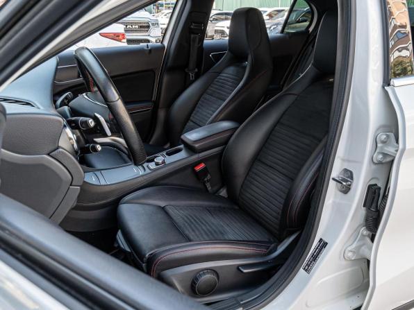 Mercedes-Benz GLA I (X156) Рестайлинг с пробегом 2018 года, цена 2 650 000 рублей, 80490 км, внедорожник, Автокод Объявления