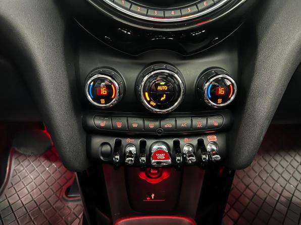 Mini Hatch III (F55/F56) Рестайлинг с пробегом 2020 года, цена 2 199 000 рублей, 47901 км, хэтчбек, Автокод Объявления