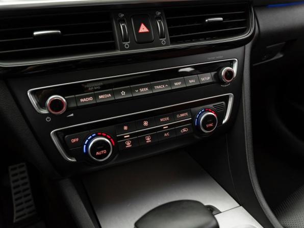 Kia Optima IV Рестайлинг с пробегом 2018 года, цена 2 390 000 рублей, 66757 км, седан, Автокод Объявления