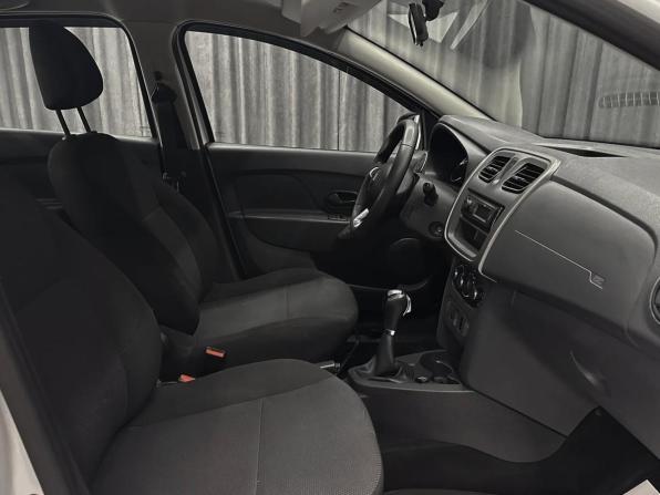 Renault Logan II Рестайлинг с пробегом 2020 года, цена 720 000 рублей, 120000 км, седан, Автокод Объявления