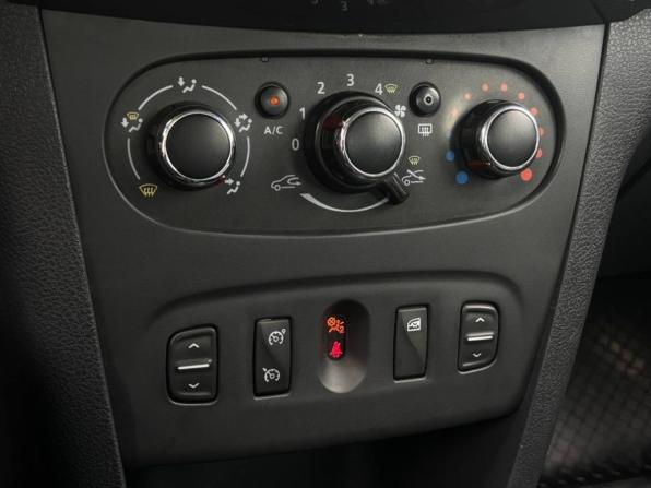 Renault Logan II с пробегом 2015 года, цена 675 000 рублей, 218089 км, седан, Автокод Объявления