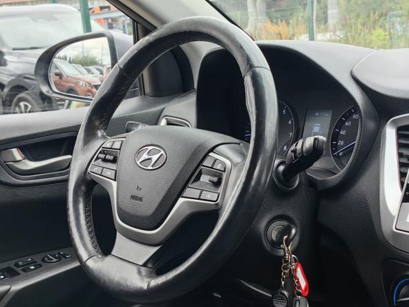 Hyundai Solaris II с пробегом 2017 года, цена 999 000 рублей, 128000 км, седан, Автокод Объявления