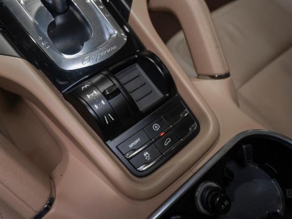 Porsche Cayenne II (958) с пробегом 2011 года, цена 1 895 000 рублей, 248920 км, внедорожник, Автокод Объявления