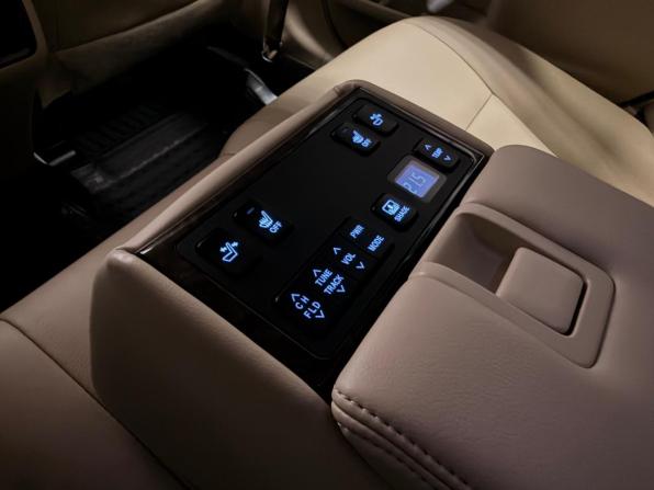 Toyota Camry VII (XV50) Рестайлинг с пробегом 2015 года, цена 1 899 000 рублей, 205000 км, седан, Автокод Объявления