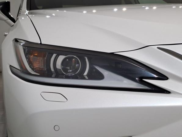 Lexus ES VII Рестайлинг с пробегом 2021 года, цена 4 990 000 рублей, 88000 км, седан, Автокод Объявления