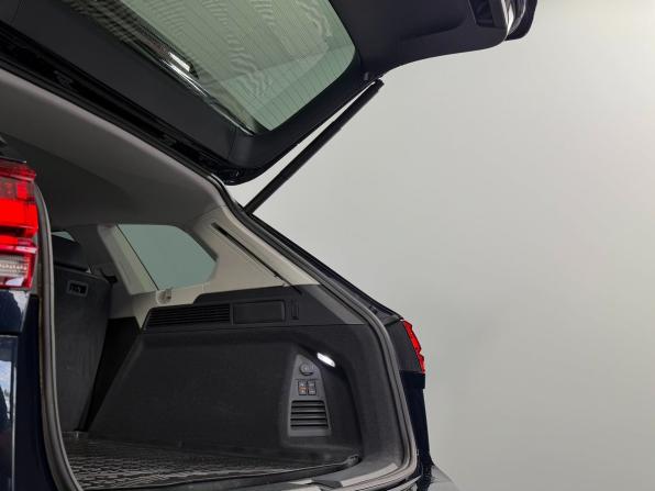 Volkswagen Touareg III с пробегом 2019 года, цена 5 100 000 рублей, 100000 км, внедорожник, Автокод Объявления
