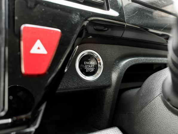 Honda Stepwgn V Рестайлинг с пробегом 2019 года, цена 2 275 000 рублей, 103587 км, минивэн, Автокод Объявления