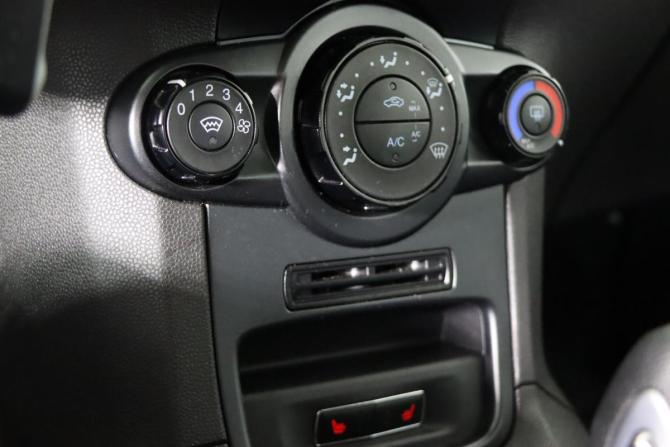 Ford Fiesta Mk6 Рестайлинг с пробегом 2015 года, цена 649 990 рублей, 148893 км, седан, Автокод Объявления