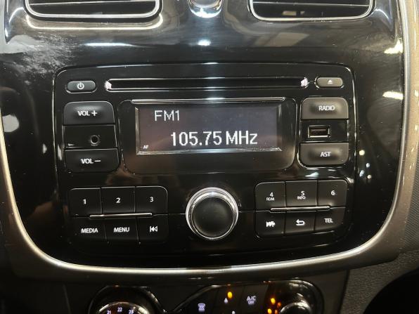 Renault Sandero II с пробегом 2015 года, цена 890 000 рублей, 78203 км, хэтчбек, Автокод Объявления