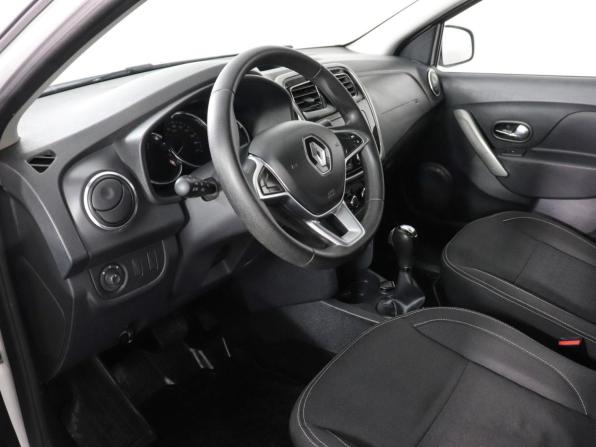 Renault Logan II Рестайлинг с пробегом 2019 года, цена 977 000 рублей, 91684 км, седан, Автокод Объявления