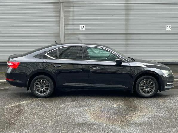 Skoda Superb III Рестайлинг с пробегом 2021 года, цена 2 099 000 рублей, 139031 км, лифтбек, Автокод Объявления