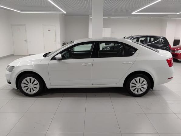 Skoda Octavia III (A7) Рестайлинг с пробегом 2017 года, цена 1 699 000 рублей, 61392 км, лифтбек, Автокод Объявления