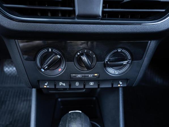Volkswagen Polo VI с пробегом 2021 года, цена 1 360 000 рублей, 135579 км, лифтбек, Автокод Объявления