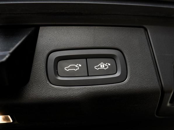 Volvo XC60 II Рестайлинг с пробегом 2021 года, цена 4 505 000 рублей, 43238 км, внедорожник, Автокод Объявления
