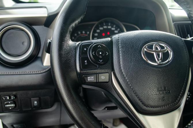 Toyota RAV4 IV (XA40) с пробегом 2015 года, цена 1 650 000 рублей, 300000 км, внедорожник, Автокод Объявления