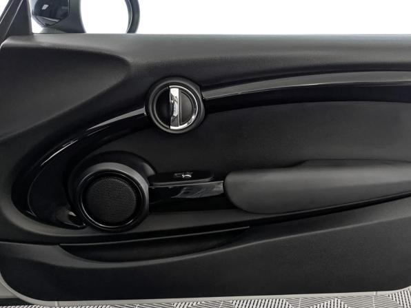 Mini Hatch III (F55/F56) Рестайлинг с пробегом 2020 года, цена 1 755 000 рублей, 94500 км, хэтчбек, Автокод Объявления