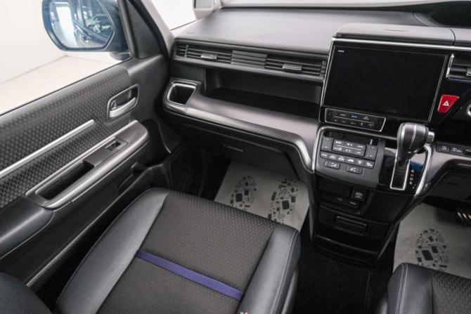 Honda Stepwgn V Рестайлинг с пробегом 2021 года, цена 2 999 000 рублей, 48000 км, минивэн, Автокод Объявления