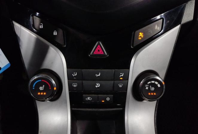Chevrolet Cruze I с пробегом 2012 года, цена 600 000 рублей, 248266 км, хэтчбек, Автокод Объявления
