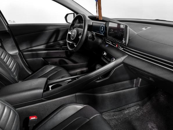 Hyundai Elantra VII (CN7) с пробегом 2022 года, цена 2 200 000 рублей, 46030 км, седан, Автокод Объявления