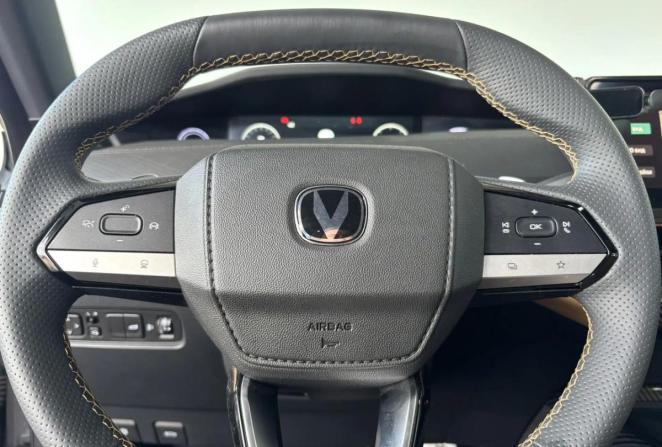 Changan UNI-V I с пробегом 2023 года, цена 2 100 000 рублей, 46605 км, лифтбек, Автокод Объявления