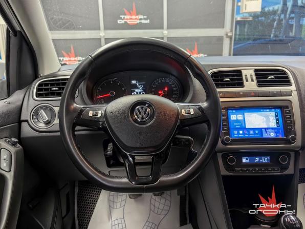 Volkswagen Polo V Рестайлинг с пробегом 2018 года, цена 1 248 000 рублей, 139000 км, седан, Автокод Объявления