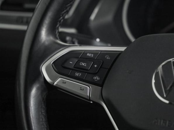 Volkswagen Tiguan II Рестайлинг с пробегом 2021 года, цена 2 499 000 рублей, 151477 км, внедорожник, Автокод Объявления