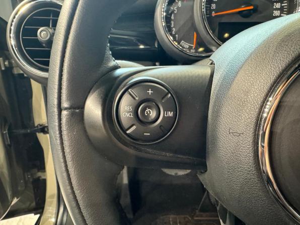 Mini Hatch III (F55/F56) Рестайлинг с пробегом 2020 года, цена 2 450 000 рублей, 28450 км, хэтчбек, Автокод Объявления