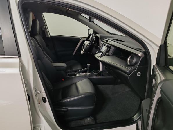 Toyota RAV4 IV (XA40) Рестайлинг с пробегом 2016 года, цена 2 350 000 рублей, 89154 км, внедорожник, Автокод Объявления