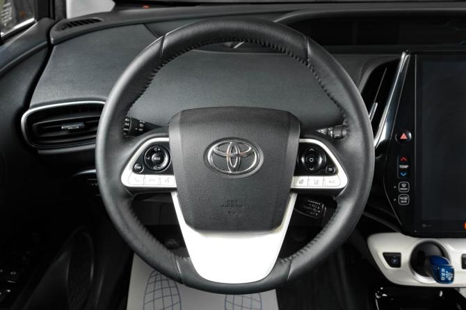 Toyota Prius IV (XW50) с пробегом 2017 года, цена 2 489 000 рублей, 142000 км, лифтбек, Автокод Объявления