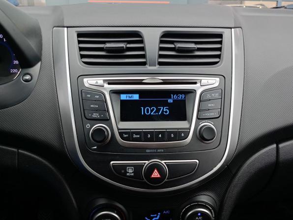 Hyundai Solaris I Рестайлинг с пробегом 2016 года, цена 998 000 рублей, 97100 км, хэтчбек, Автокод Объявления