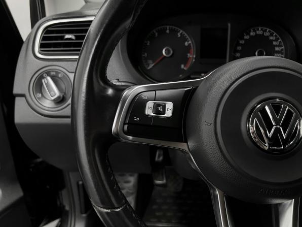 Volkswagen Polo V Рестайлинг с пробегом 2019 года, цена 1 295 000 рублей, 77344 км, седан, Автокод Объявления