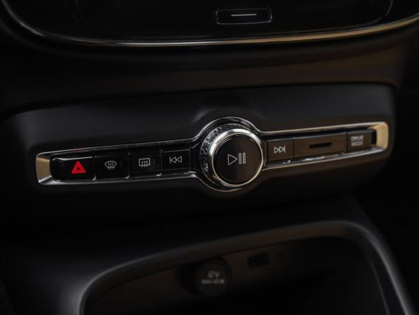 Volvo XC40 I с пробегом 2021 года, цена 3 549 000 рублей, 80677 км, внедорожник, Автокод Объявления