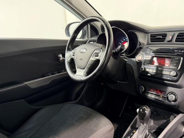Kia Rio III Рестайлинг с пробегом 2017 года, цена 1 169 800 рублей, 147000 км, седан, Автокод Объявления