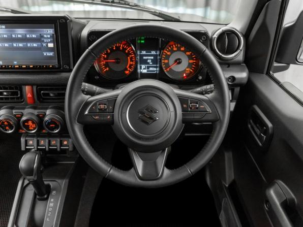 Suzuki Jimny IV с пробегом 2025 года, цена 2 750 000 рублей, 6503 км, внедорожник, Автокод Объявления