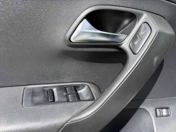 Volkswagen Polo V Рестайлинг с пробегом 2019 года, цена 650 000 рублей, 260000 км, седан, Автокод Объявления