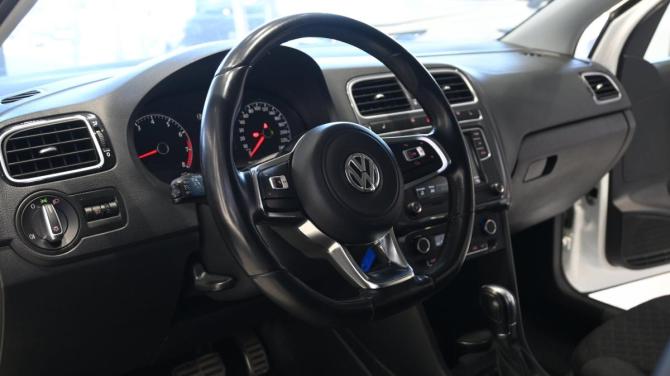 Volkswagen Polo V Рестайлинг с пробегом 2018 года, цена 1 320 000 рублей, 138105 км, седан, Автокод Объявления