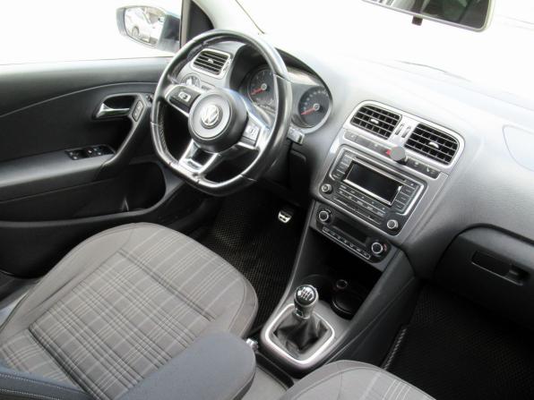 Volkswagen Polo V Рестайлинг с пробегом 2017 года, цена 1 080 000 рублей, 228193 км, седан, Автокод Объявления