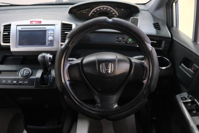 Honda Freed I Рестайлинг с пробегом 2012 года, цена 1 069 000 рублей, 218000 км, компактвэн, Автокод Объявления