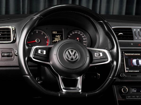 Volkswagen Polo V Рестайлинг с пробегом 2018 года, цена 1 129 000 рублей, 130548 км, седан, Автокод Объявления