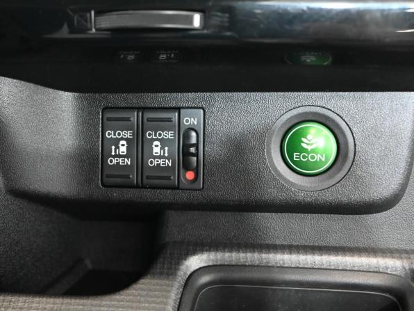 Honda Stepwgn V с пробегом 2015 года, цена 1 950 000 рублей, 121768 км, минивэн, Автокод Объявления