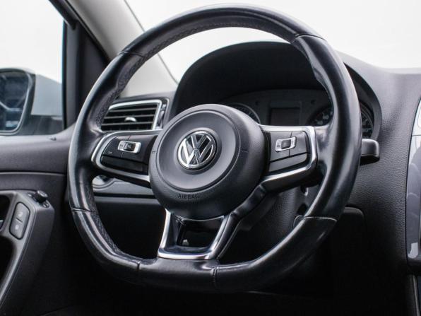Volkswagen Polo V Рестайлинг с пробегом 2019 года, цена 1 180 000 рублей, 123390 км, седан, Автокод Объявления