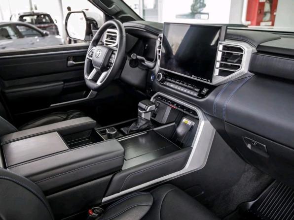 Toyota Tundra III с пробегом 2023 года, цена 8 498 000 рублей, 42000 км, offers.body_type.unknown, Автокод Объявления