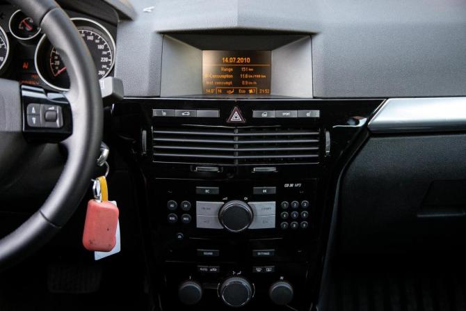 Opel Astra H Рестайлинг с пробегом 2010 года, цена 649 000 рублей, 120000 км, седан, Автокод Объявления