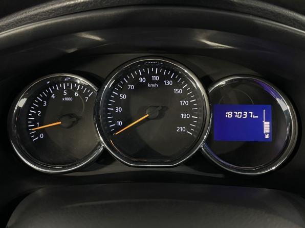 Renault Logan II Рестайлинг с пробегом 2018 года, цена 749 900 рублей, 187036 км, седан, Автокод Объявления
