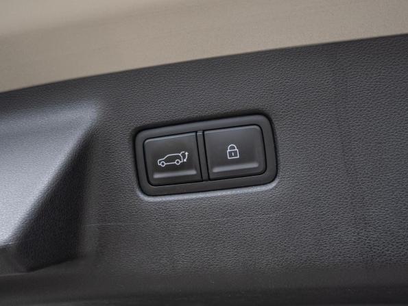 Hyundai Santa Fe IV Рестайлинг с пробегом 2023 года, цена 4 400 000 рублей, 42544 км, внедорожник, Автокод Объявления