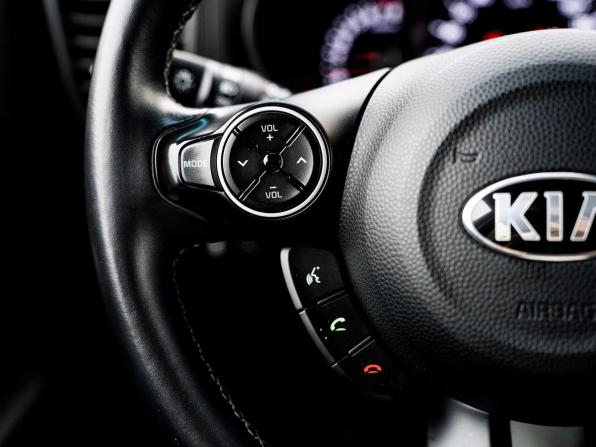 Kia Soul II Рестайлинг с пробегом 2018 года, цена 1 800 000 рублей, 53831 км, хэтчбек, Автокод Объявления