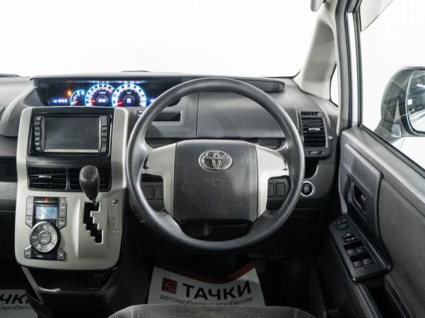 Toyota Voxy II (R70) с пробегом 2008 года, цена 1 275 000 рублей, 187315 км, минивэн, Автокод Объявления