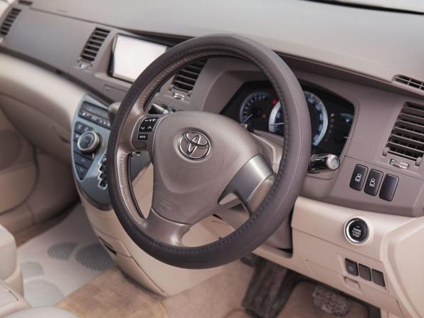 Toyota ISis I Рестайлинг с пробегом 2010 года, цена 1 150 000 рублей, 181213 км, компактвэн, Автокод Объявления
