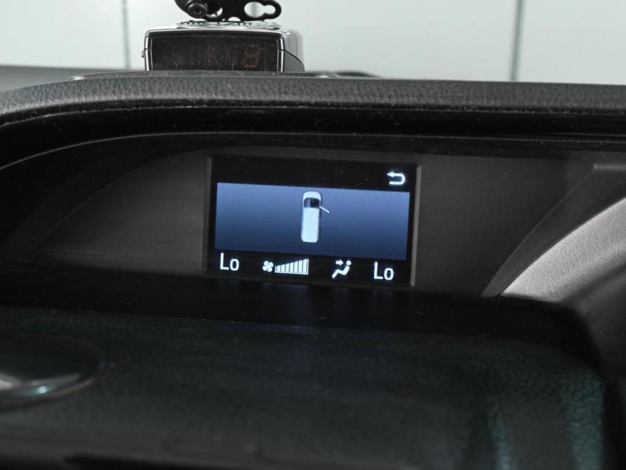 Toyota Esquire I Рестайлинг Ростов-на-Дону  - изображение 15