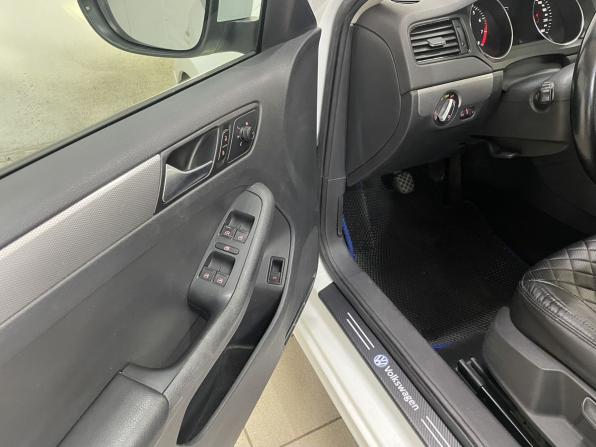 Volkswagen Jetta VI Рестайлинг с пробегом 2016 года, цена 1 049 000 рублей, 174940 км, седан, Автокод Объявления